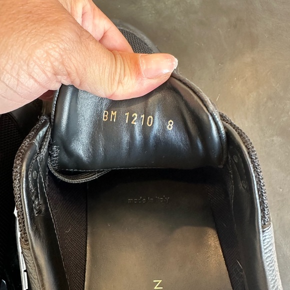 Louis Vuitton Men Sneaker - Picture 7 of 7